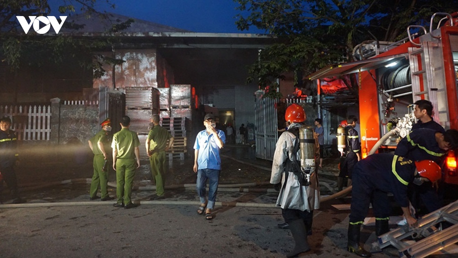Đà Nẵng khống chế đám cháy kho hàng sản xuất nước Yến