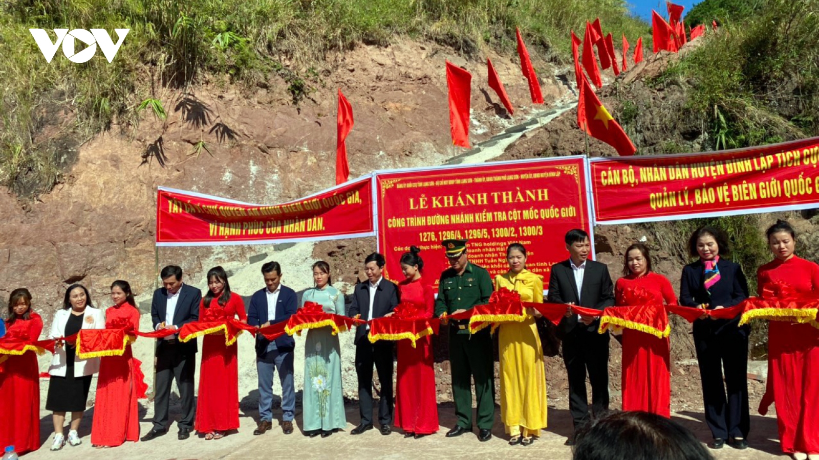 Những "bông hồng trên cát mặn" tỏa sáng trên thương trường