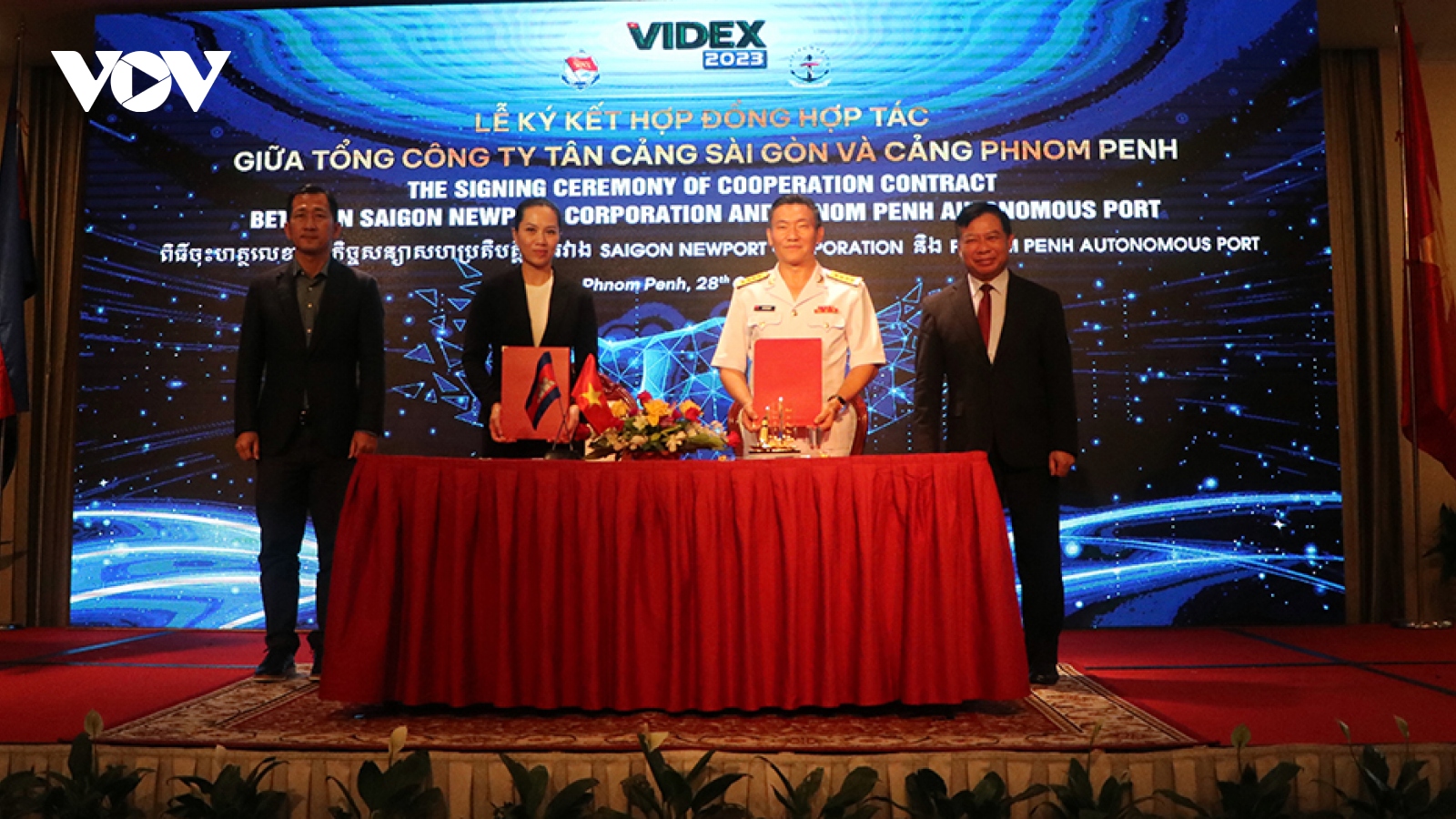 Việt Nam - Campuchia tăng cường kết nối, phát triển dịch vụ logistics