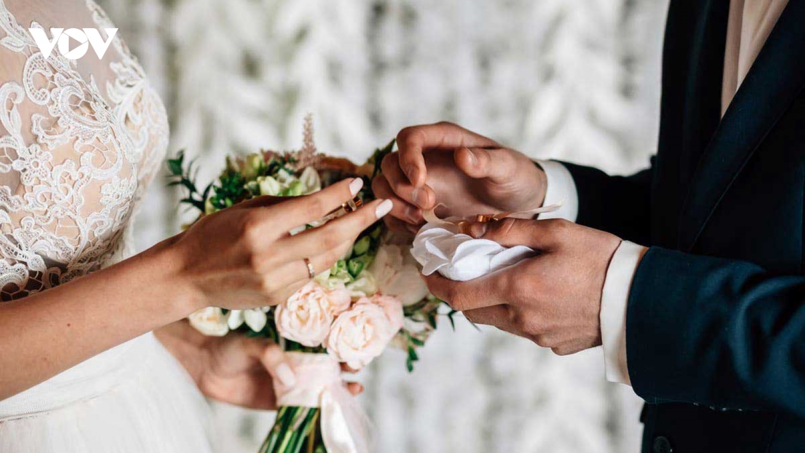 Lo sợ bị gia đình phản đối khi muốn kết hôn với em họ bốn đời