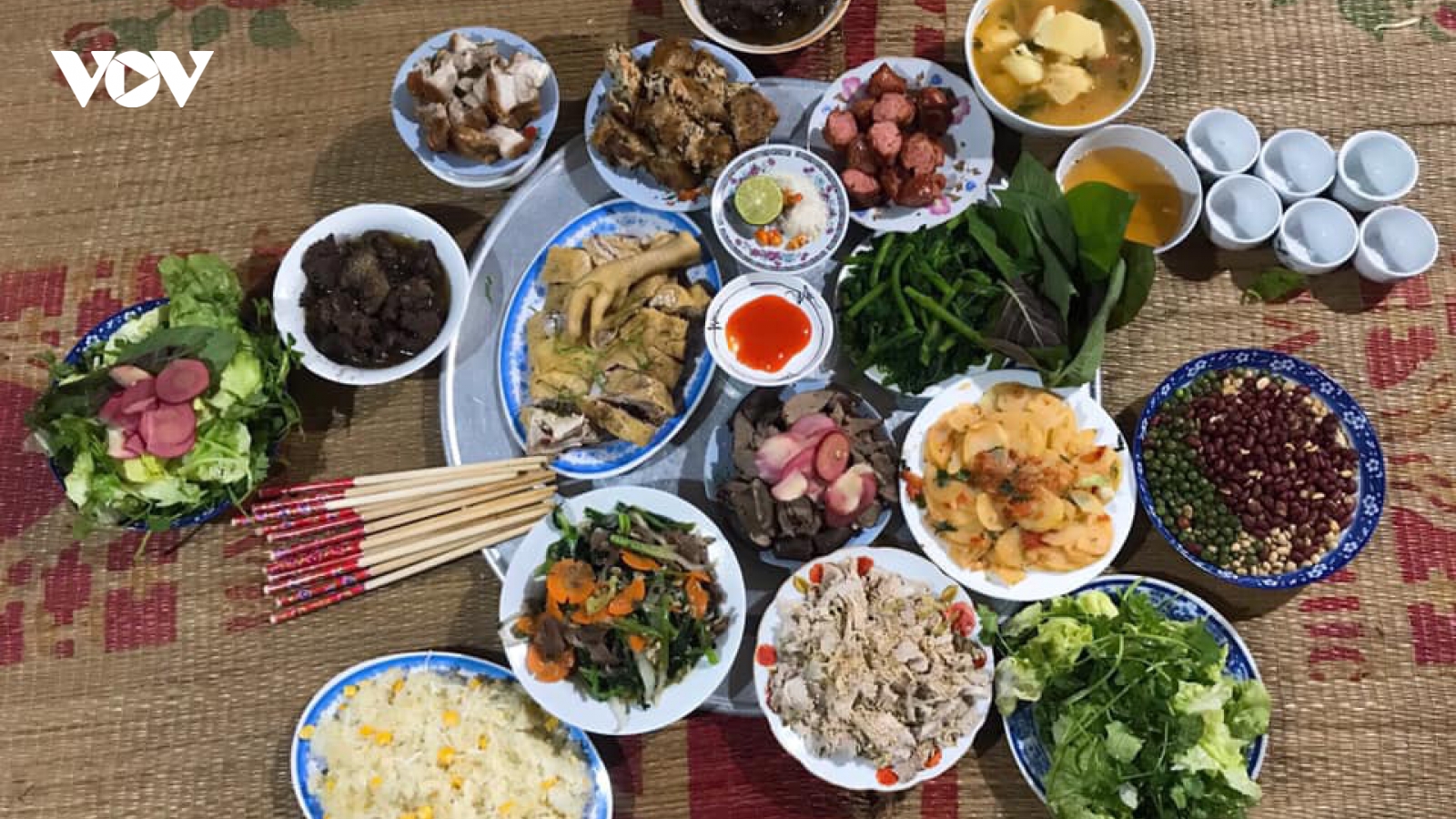 Mệt mỏi vì nhà chồng mỗi lần giỗ tết đều làm hàng chục mâm cỗ