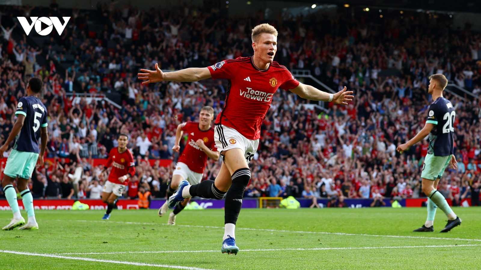 McTominay lập cú đúp, MU ngược dòng thắng "điên rồ" trước Brentford