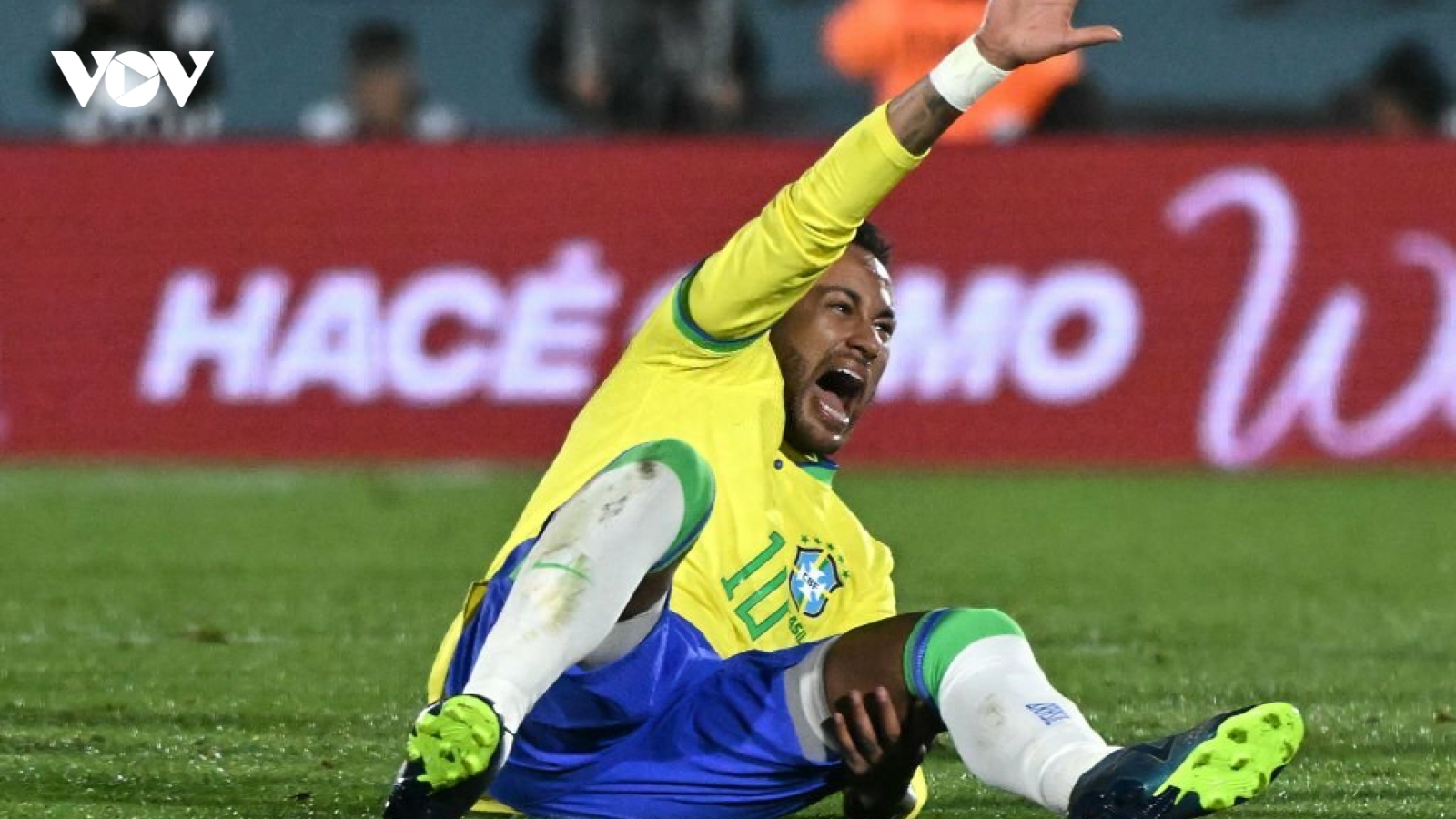 Neymar đứt dây chằng, nghỉ thi đấu dài hạn