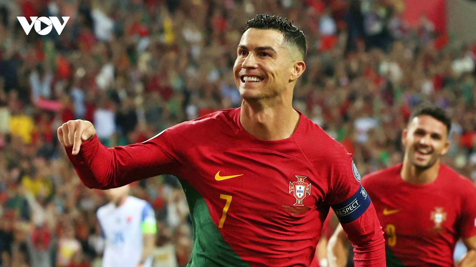 Ronaldo vươn lên dẫn đầu danh sách “Vua phá lưới” vòng loại EURO 2024