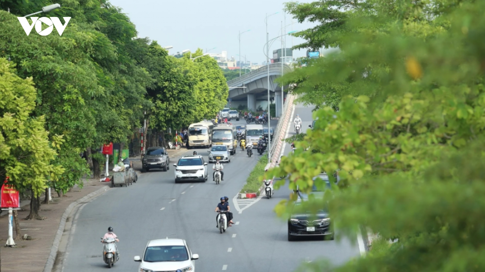 Làm hầm chui, nút giao Cổ Linh - cầu Vĩnh Tuy có đỡ tắc?