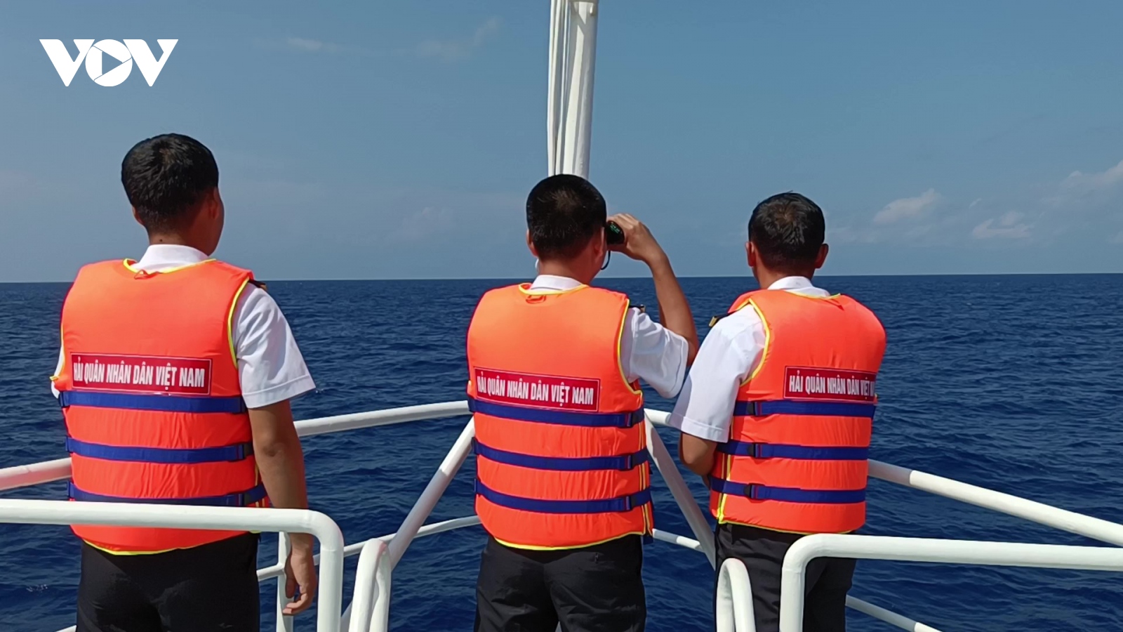 Quân chủng Hải quân điều động 3 tàu đi cứu nạn ngư dân Quảng Nam