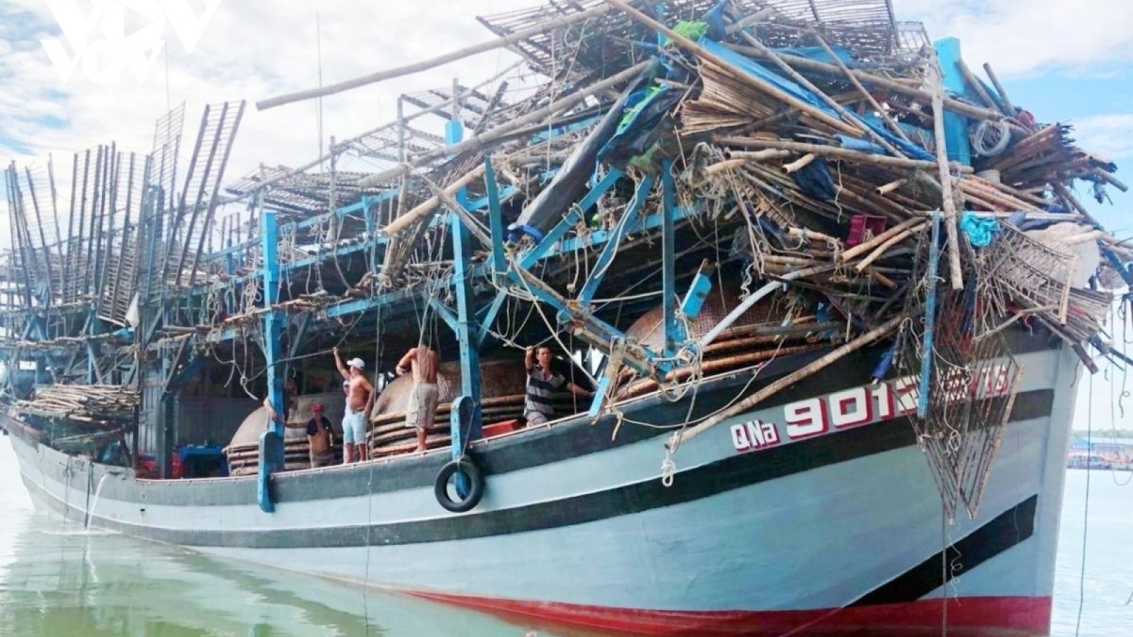 Thủ tướng chỉ đạo khẩn trương tìm kiếm, cứu nạn ngư dân trên 2 tàu cá bị chìm