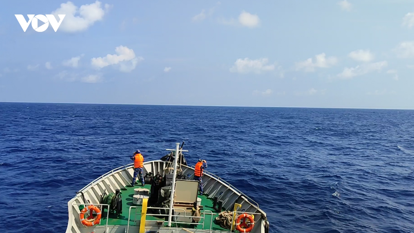 Các tàu tích cực tìm kiếm ngư dân mất tích trên vùng biển Trường Sa