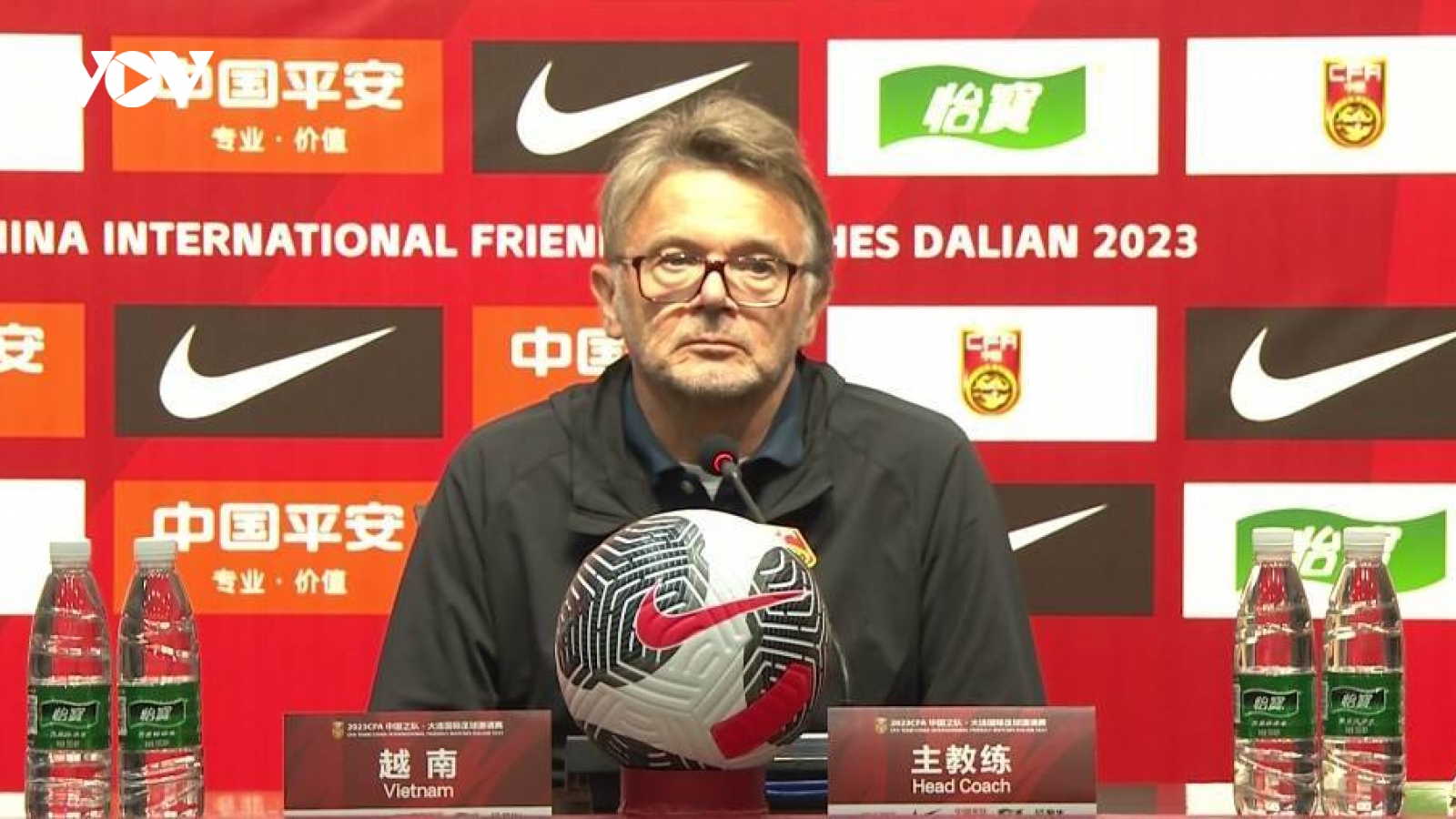 HLV Troussier khiến người hâm mộ ngỡ ngàng sau trận thua ĐT Trung Quốc