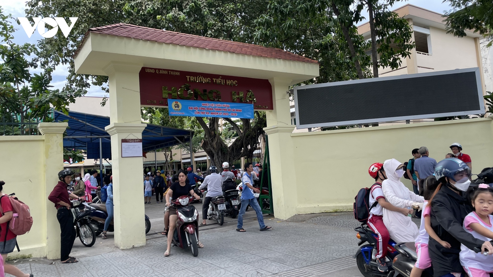 Thu quỹ đầu năm, làm gì để không lạm thu?