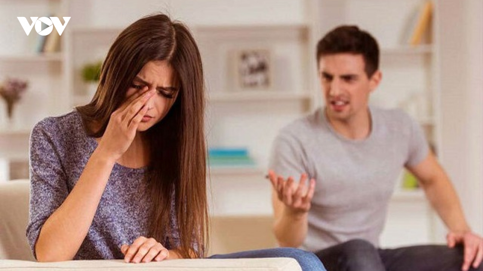 Chồng đưa 15 triệu mỗi tháng không đủ chi tiêu, tôi có nên đòi hỏi?