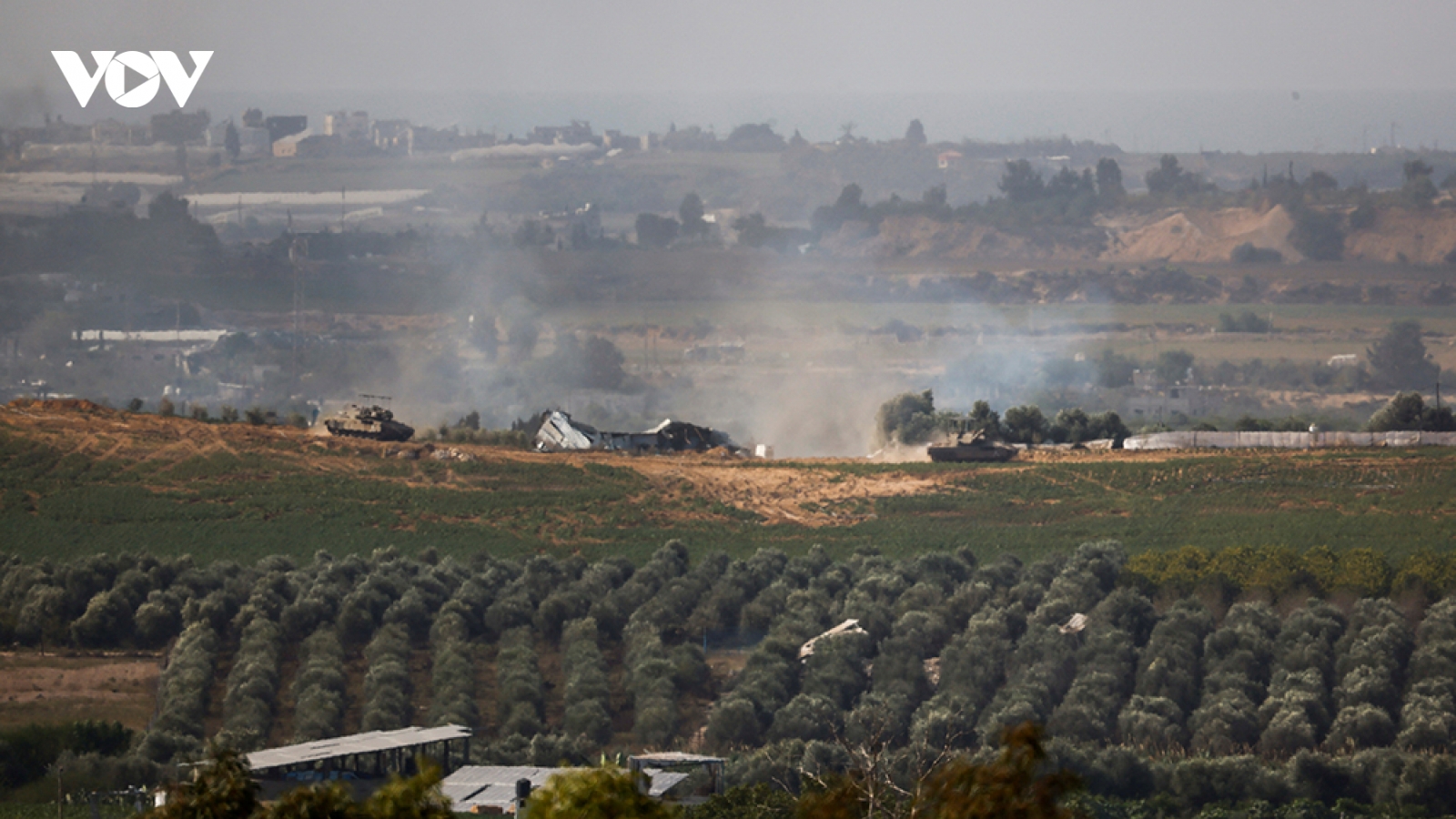 Xe tăng Israel chia cắt dải Gaza, hơn 600 mục tiêu của Hamas bị phá hủy