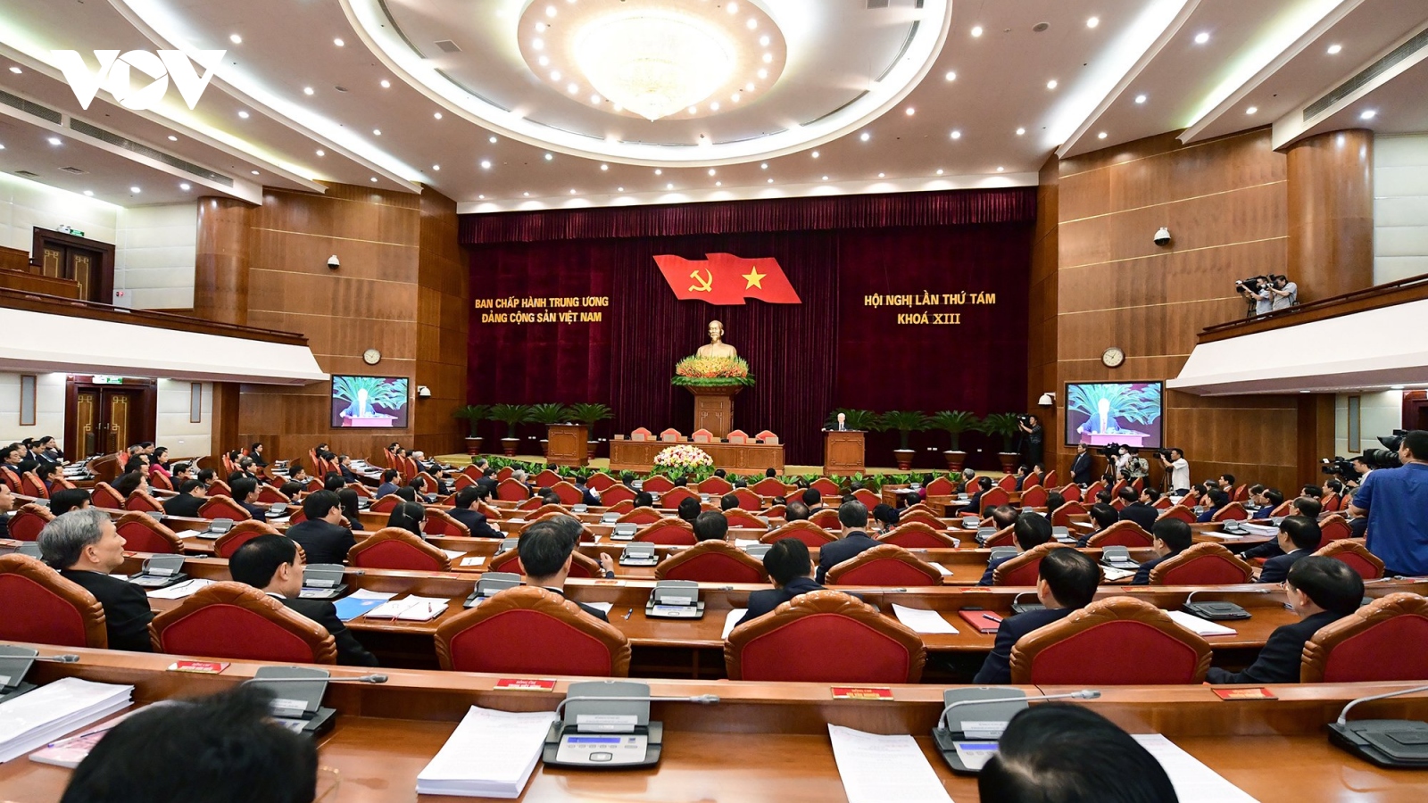 Thông cáo báo chí về phiên bế mạc của Hội nghị Trung ương 8 khóa XIII