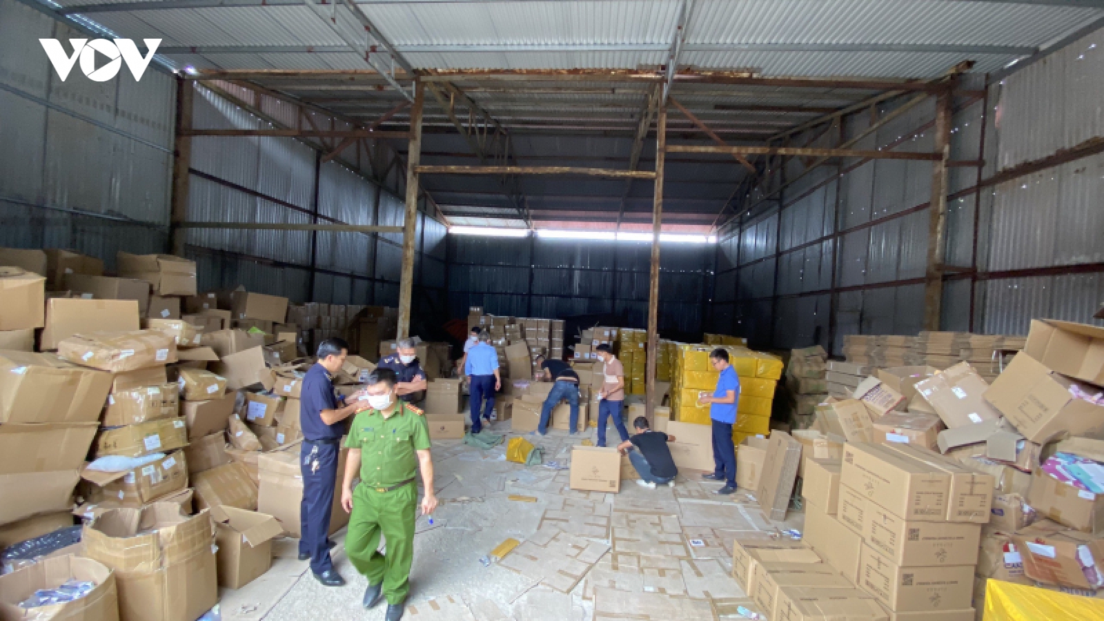 Tạm giữ 100.000 sản phẩm thuốc lá điện tử nhập lậu ở Bắc Ninh