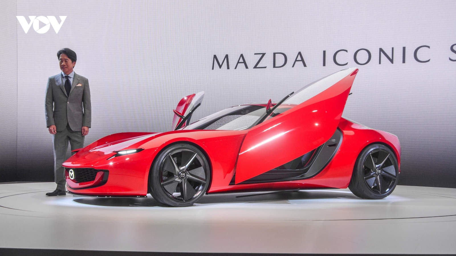 Mazda trình làng mẫu concept Iconic SP mới với ngoại hình đầy bóng bẩy