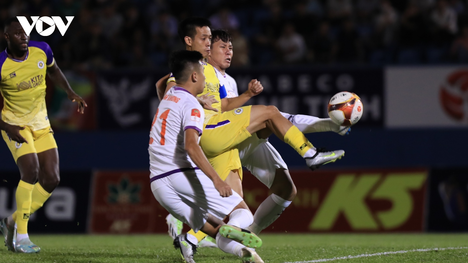 Hà Nội FC thi đấu với mật độ như Ngoại hạng Anh sau trận thắng đầu ở V-League