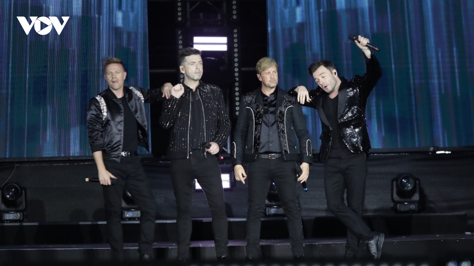 Chuyện showbiz: BTC show Westlife xin lỗi khán giả Việt