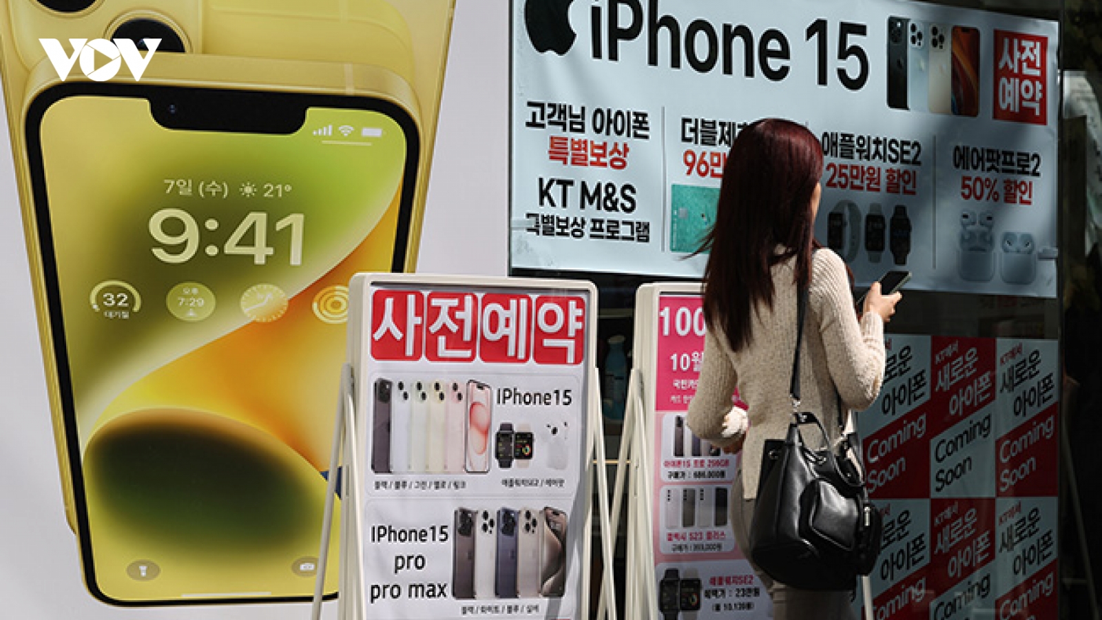 Người Hàn mê mẩn iPhone 15, chán điện thoại Samsung?