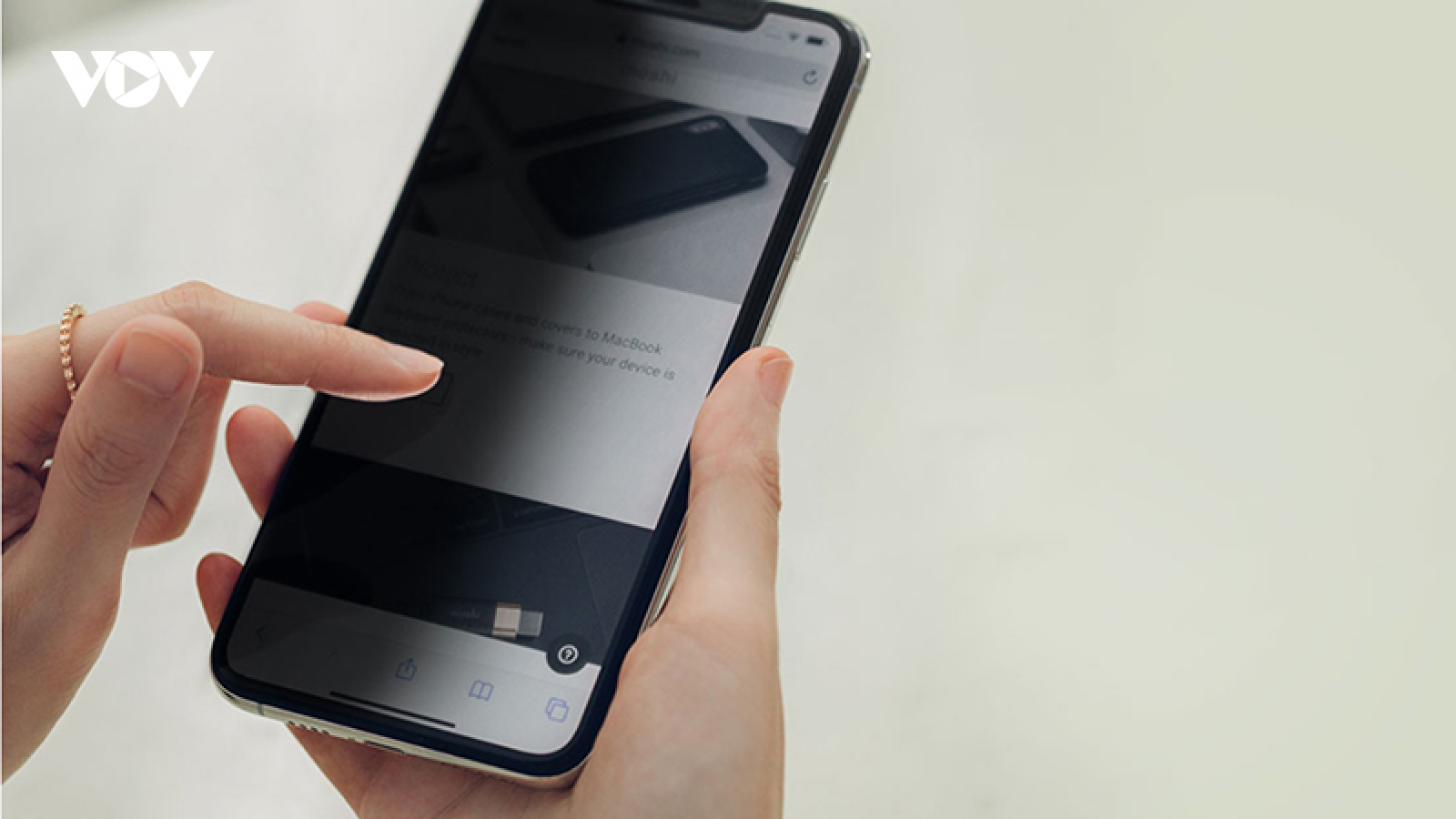 Apple được cấp bằng sáng chế “cấm nhìn trộm” iPhone