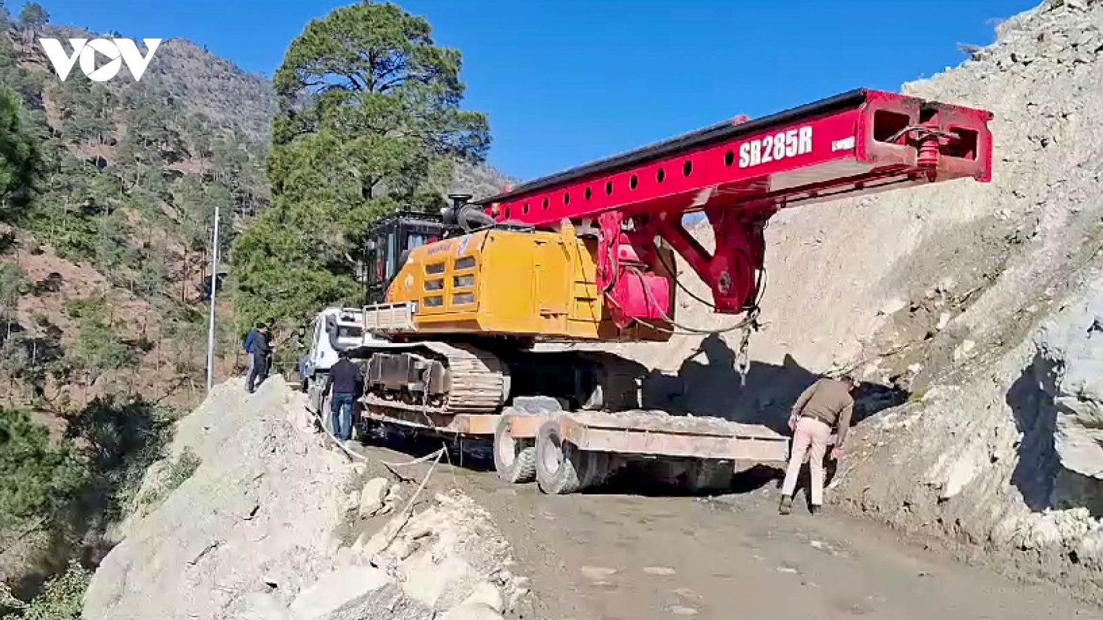 Ấn Độ sắp khoan vào đỉnh hầm bị sập để giải cứu 41 công nhân mắc kẹt