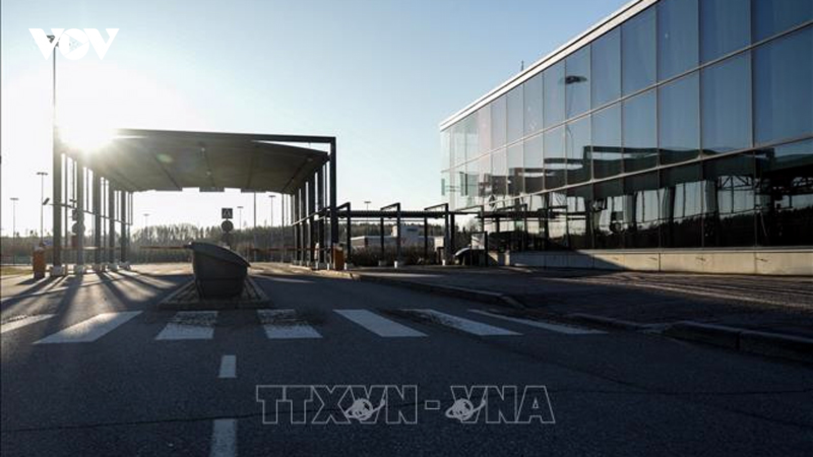 NATO nói gì về quyết định đóng cửa toàn bộ trạm kiểm soát của Phần Lan?