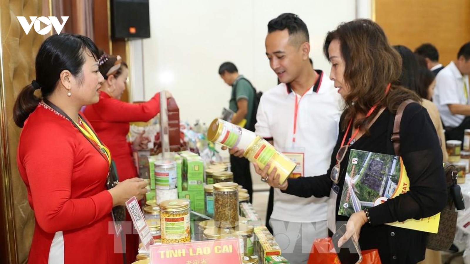 Hội chợ Thương mại Việt – Trung mở màn tại Lào Cai sau gián đoạn do Covid-19