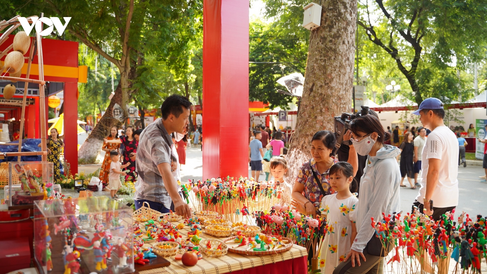 Vì sao Hà Nội thiếu sản phẩm quà tặng du lịch đặc sắc?