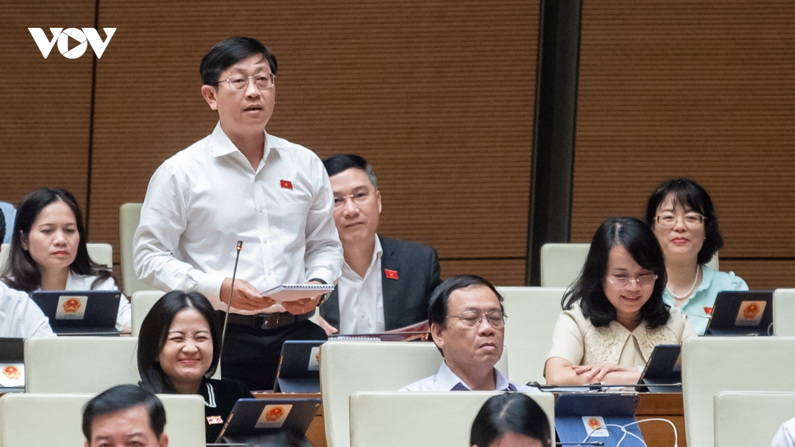 "Cao tốc 200km thiếu trạm dừng, người dân không biết "giải quyết" ra sao"