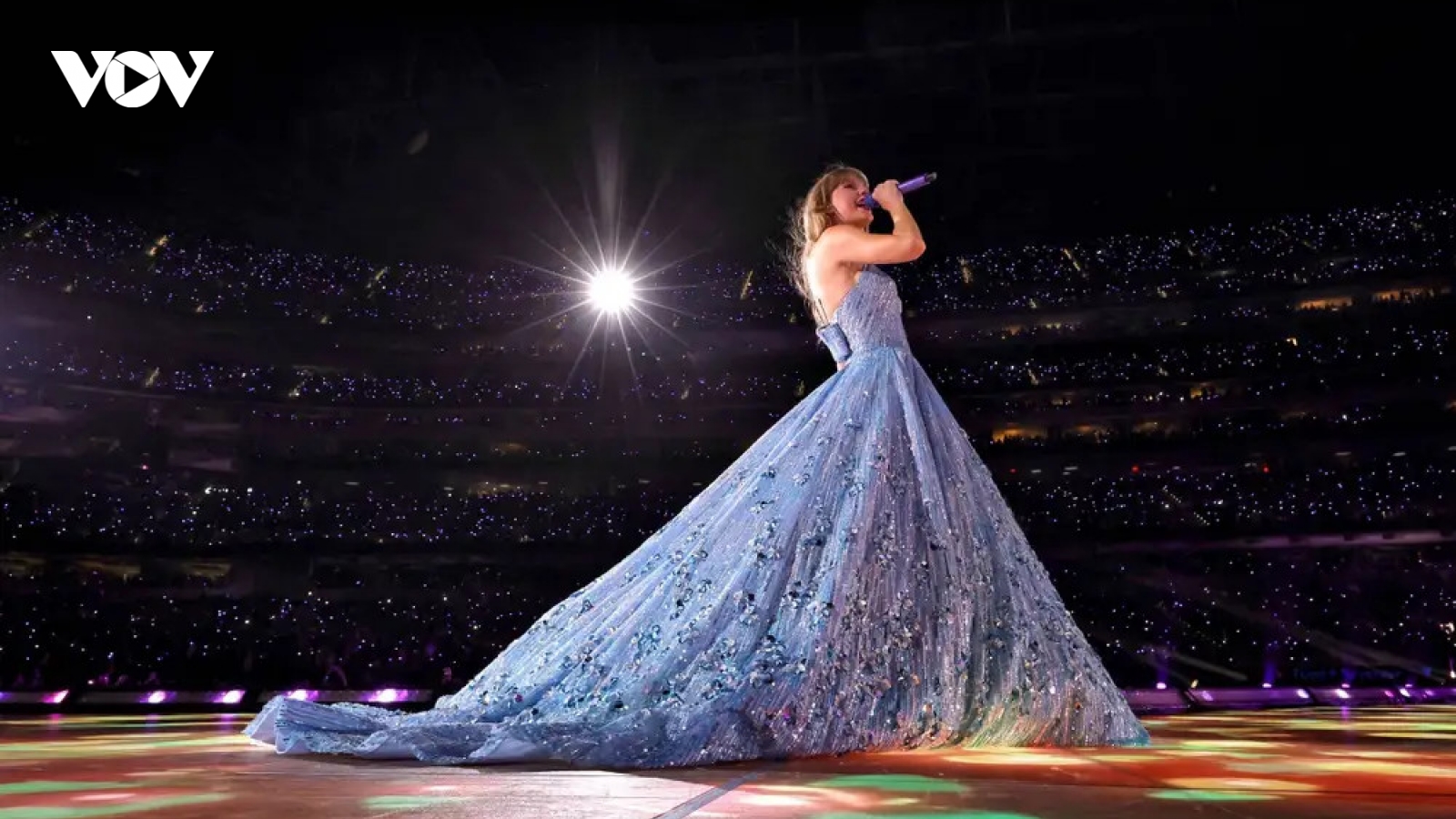 Ngắm nhìn những bộ trang phục gây sốt của Taylor Swift trong The Eras Tour