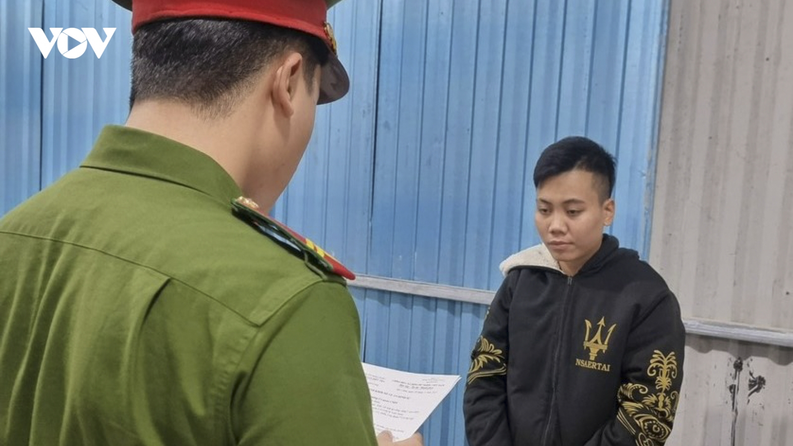 Bắt đối tượng gây rối trật tự, dùng hơi cay chống trả lực lượng công an