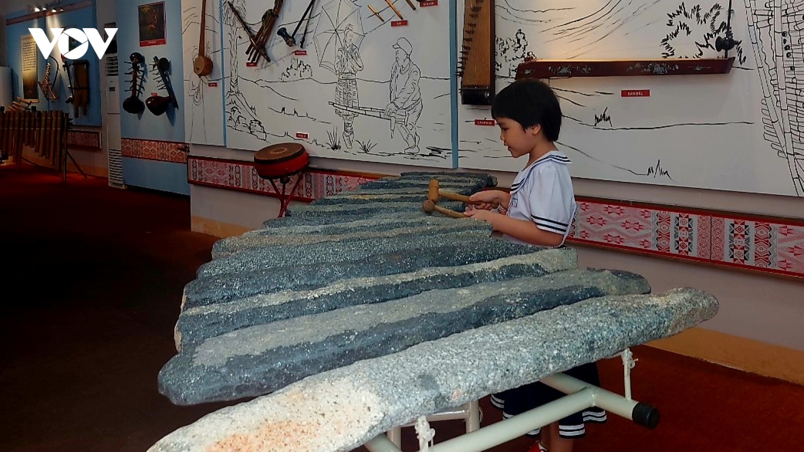 Triển lãm nhạc cụ và bảo vật quốc gia tại Gia Lai