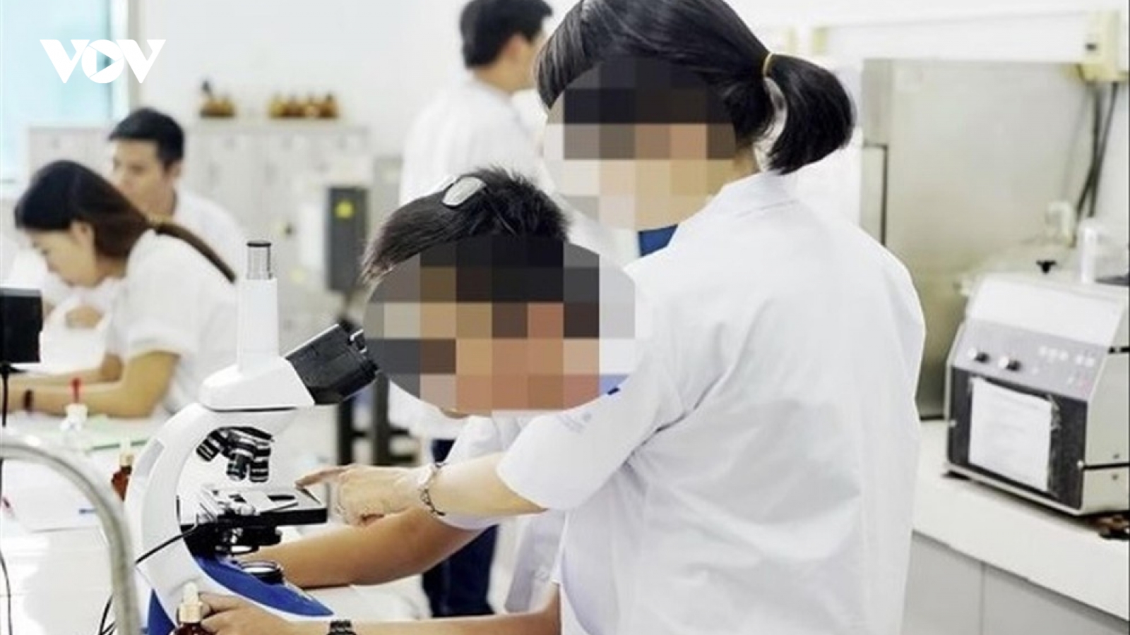 Giáo sư bán bài nghiên cứu: Có vi phạm liêm chính học thuật?