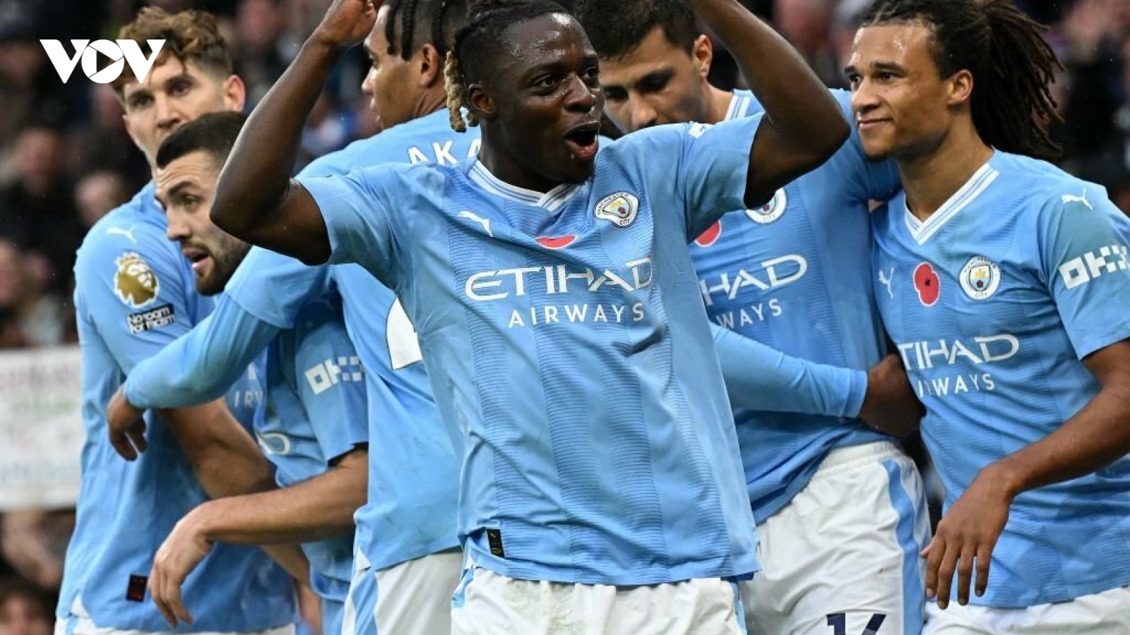 Bảng xếp hạng Ngoại hạng Anh mới nhất: Man City tạm dẫn đầu, Arsenal tụt hạng