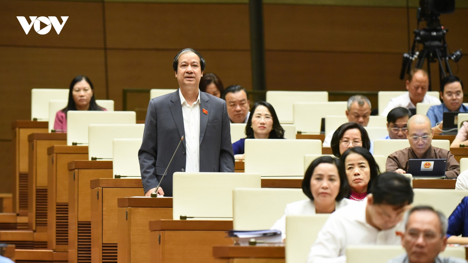 Bộ trưởng GD-ĐT: "Không thể tay không bắt chip trong công nghệ bán dẫn"