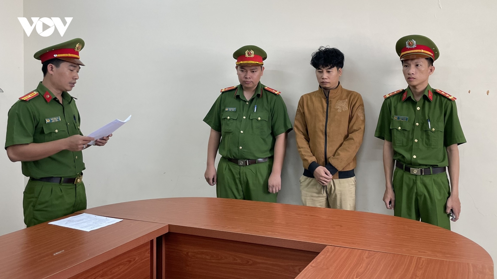 Triệt phá đường dây buôn lậu máy tính bảng từ Campuchia về TP.HCM