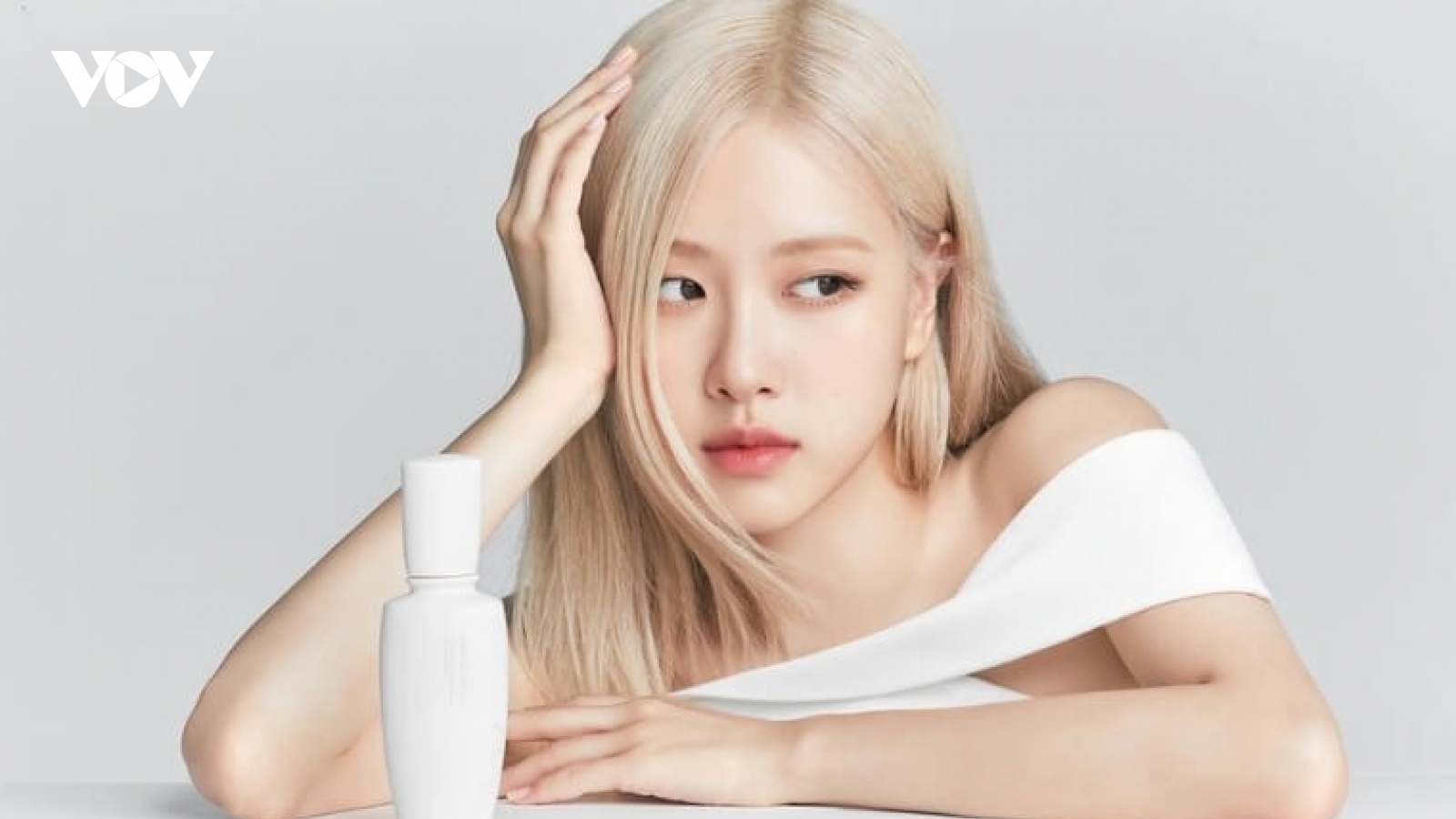 Rosé BlackPink tiết lộ bí quyết để có làn da trắng mịn “phát sáng” không tì vết
