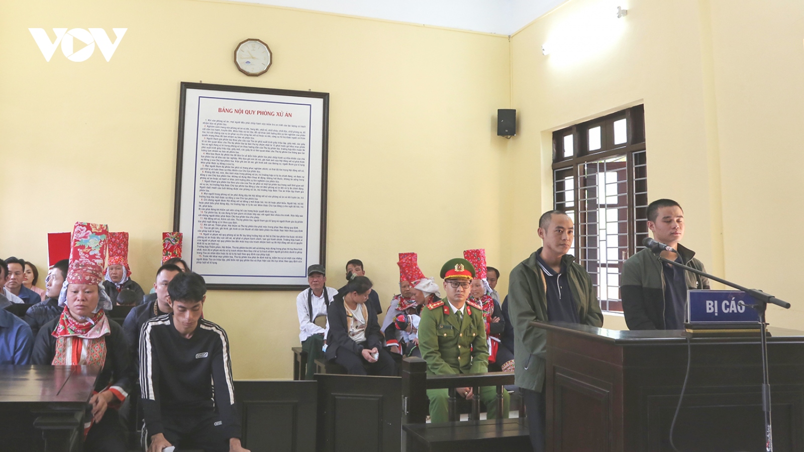 Buôn hàng trăm kg pháo nổ, 2 thanh niên lĩnh án 17 năm tù