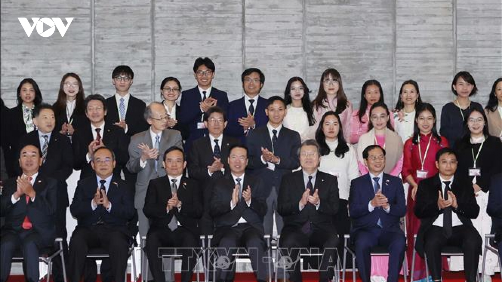 Chủ tịch nước trò chuyện với sinh viên Việt Nam tại Đại học Kyushu của Nhật Bản