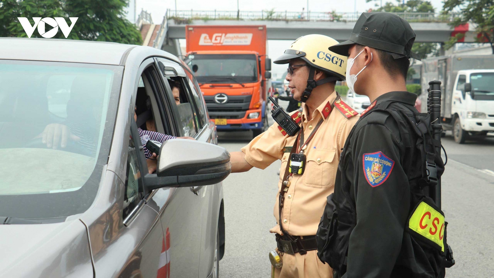 Công an TP. HCM ra quân tuần tra 24/24h trên tuyến Quốc lộ 1A