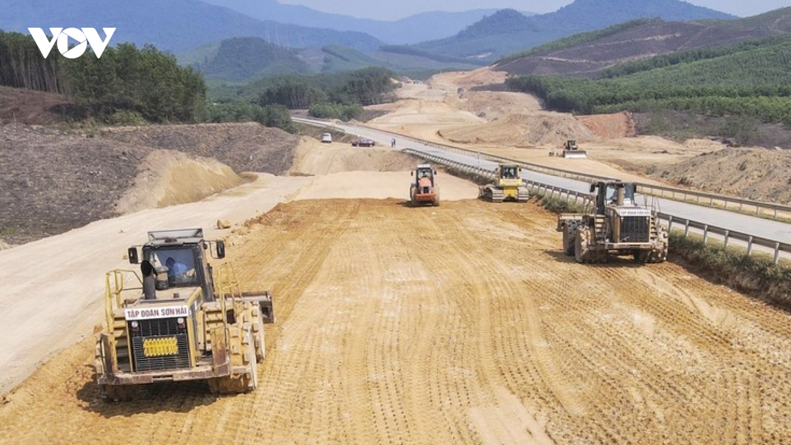 Cao tốc Bắc-Nam đoạn Hàm Nghi - Vũng Áng tiếp tục chậm tiến độ