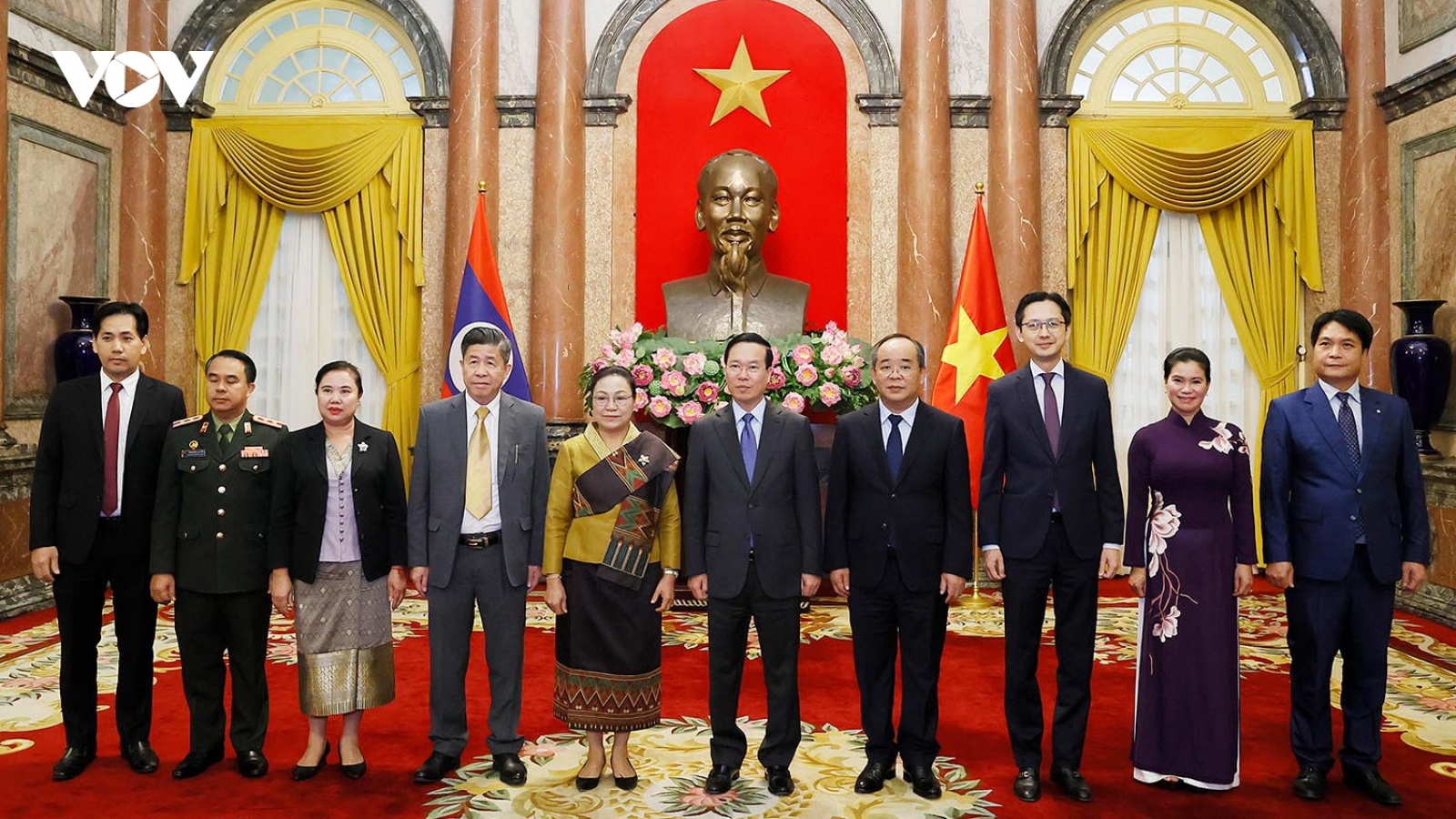 Chủ tịch nước tiếp Đại sứ các nước Venezuela và Lào trình Quốc thư