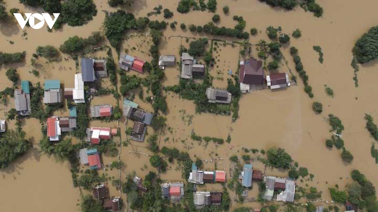 Tình làng nghĩa xóm trong mưa lũ ở Thừa Thiên Huế