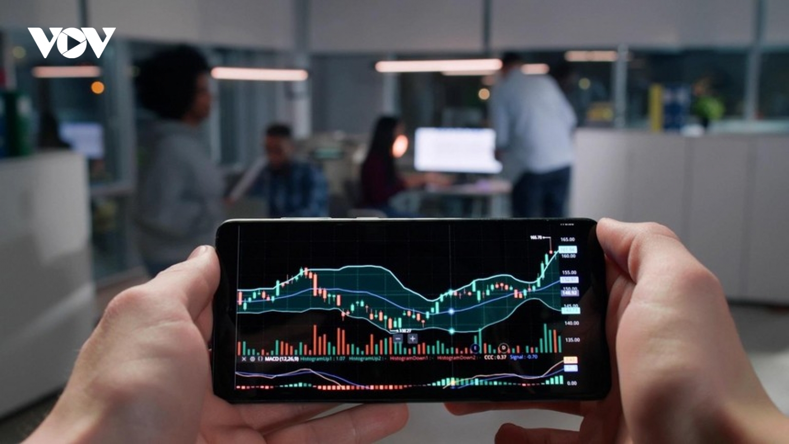 Nhận định chứng khoán 8/11: VN-Index đối mặt với vùng kháng cự 1.083-1.100 điểm
