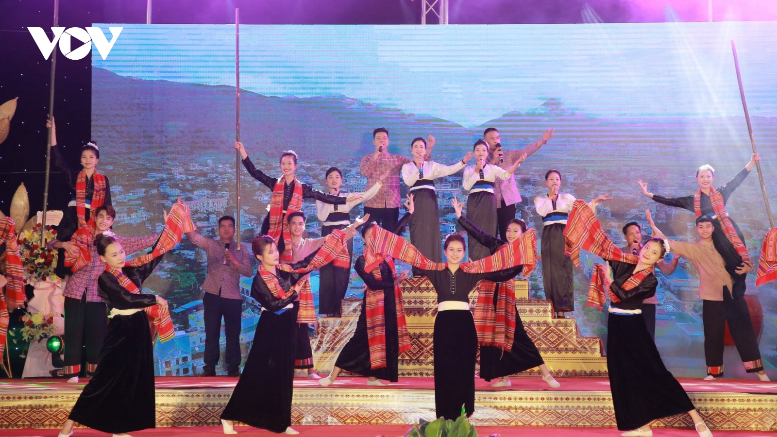 Ấn tượng đêm hội “Sắc màu văn hoá các dân tộc Phù Hoa”