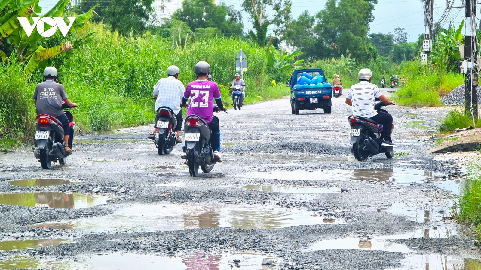 Đường nội ô thành phố Cà Mau chi chít ổ voi