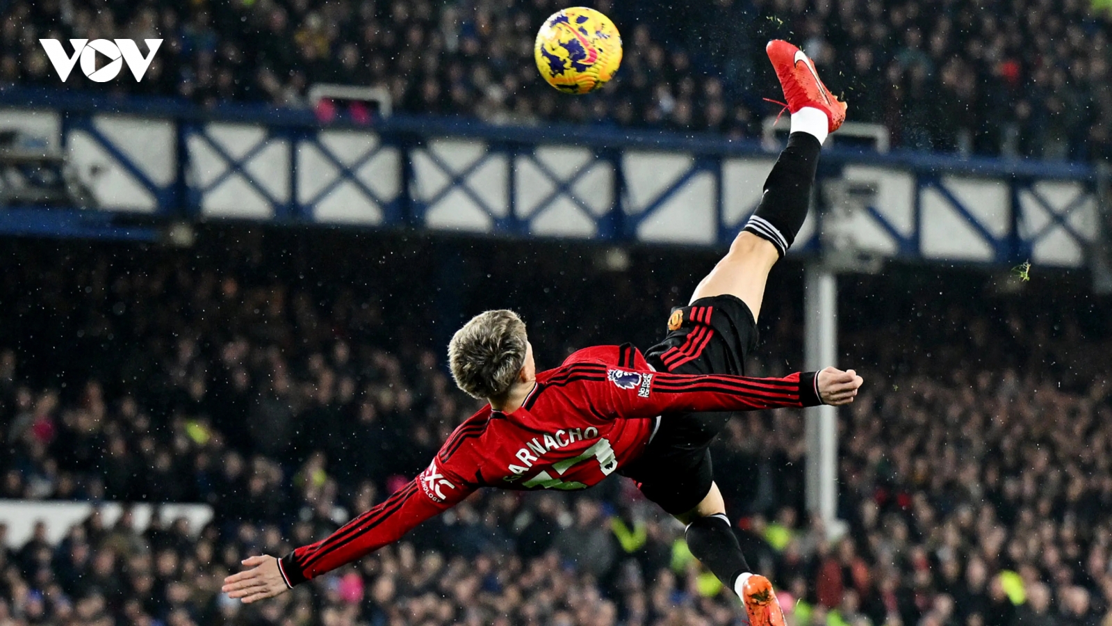 Garnacho nói gì về siêu phẩm "xe đạp chổng ngược" vào lưới Everton?