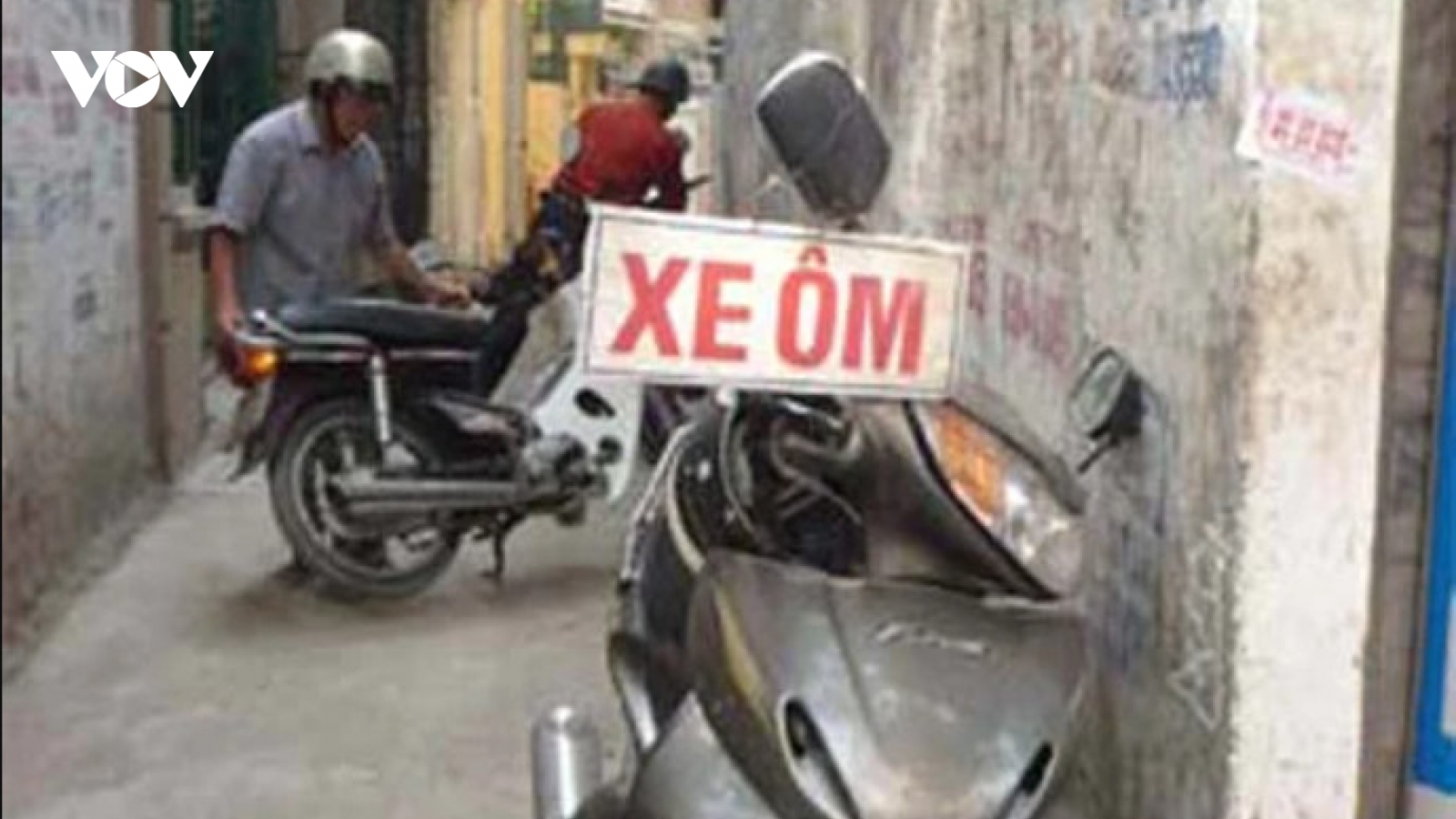 Nữ xe ôm công nghệ bị khách dí dao cướp xe lúc rạng sáng