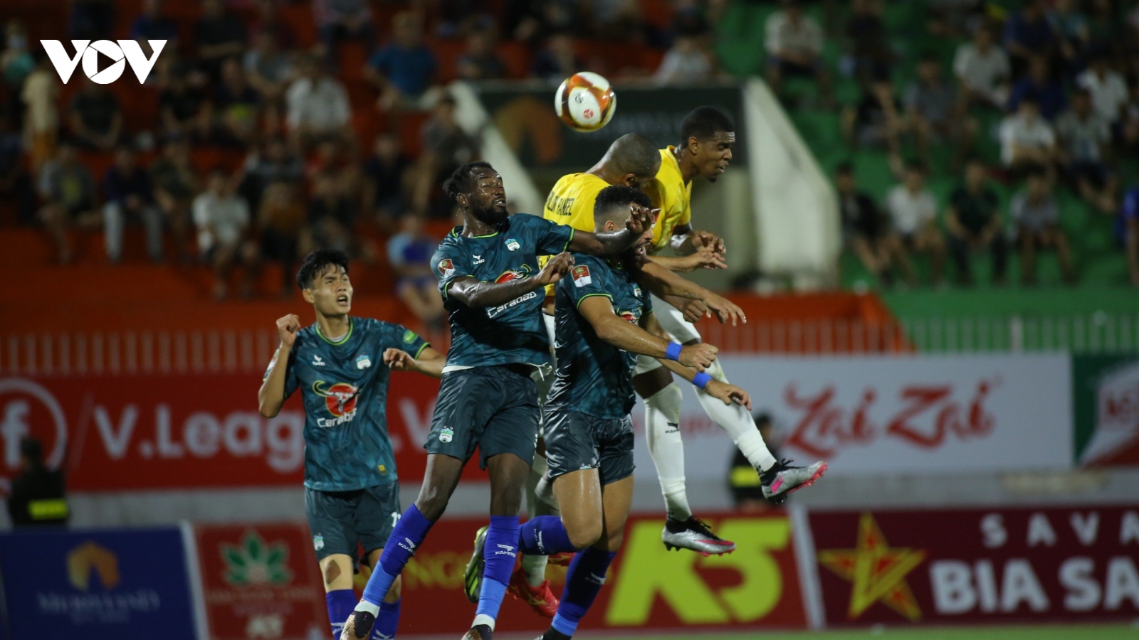 Đội hình tiêu biểu vòng 3 V-League 2023/2024: Vắng bóng HAGL, dấu ấn CAHN
