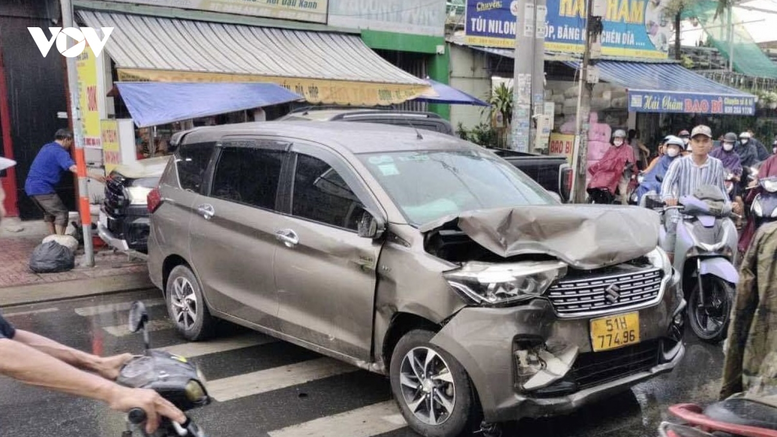 TP.HCM: Hai vụ tai nạn liên hoàn giữa ô tô và xe máy khiến 2 người tử vong