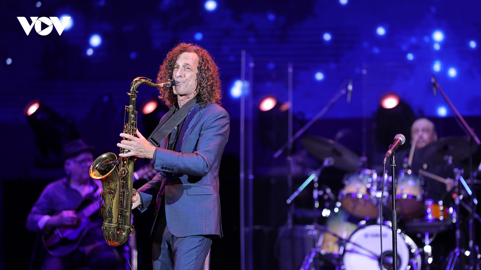 Kenny G nói tiếng Việt, thăng hoa trong đêm nhạc ở Hà Nội